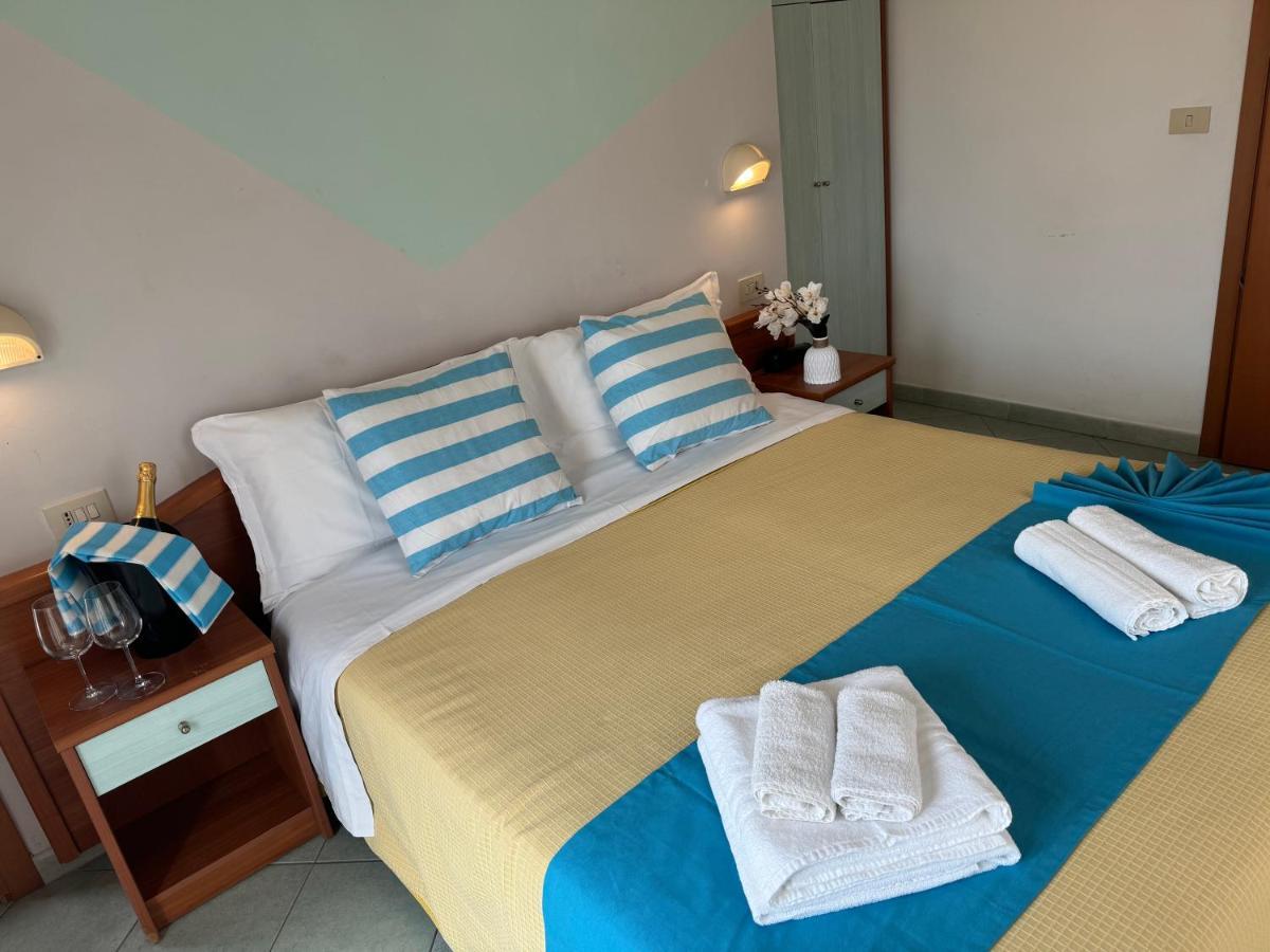 โฮเทล วิลลา กาเตรีนา Hotel ริมินี ภายนอก รูปภาพ