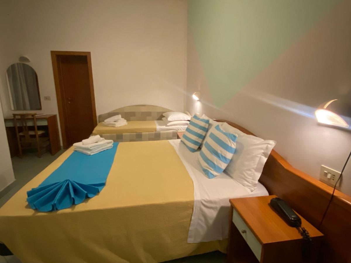 โฮเทล วิลลา กาเตรีนา Hotel ริมินี ภายนอก รูปภาพ