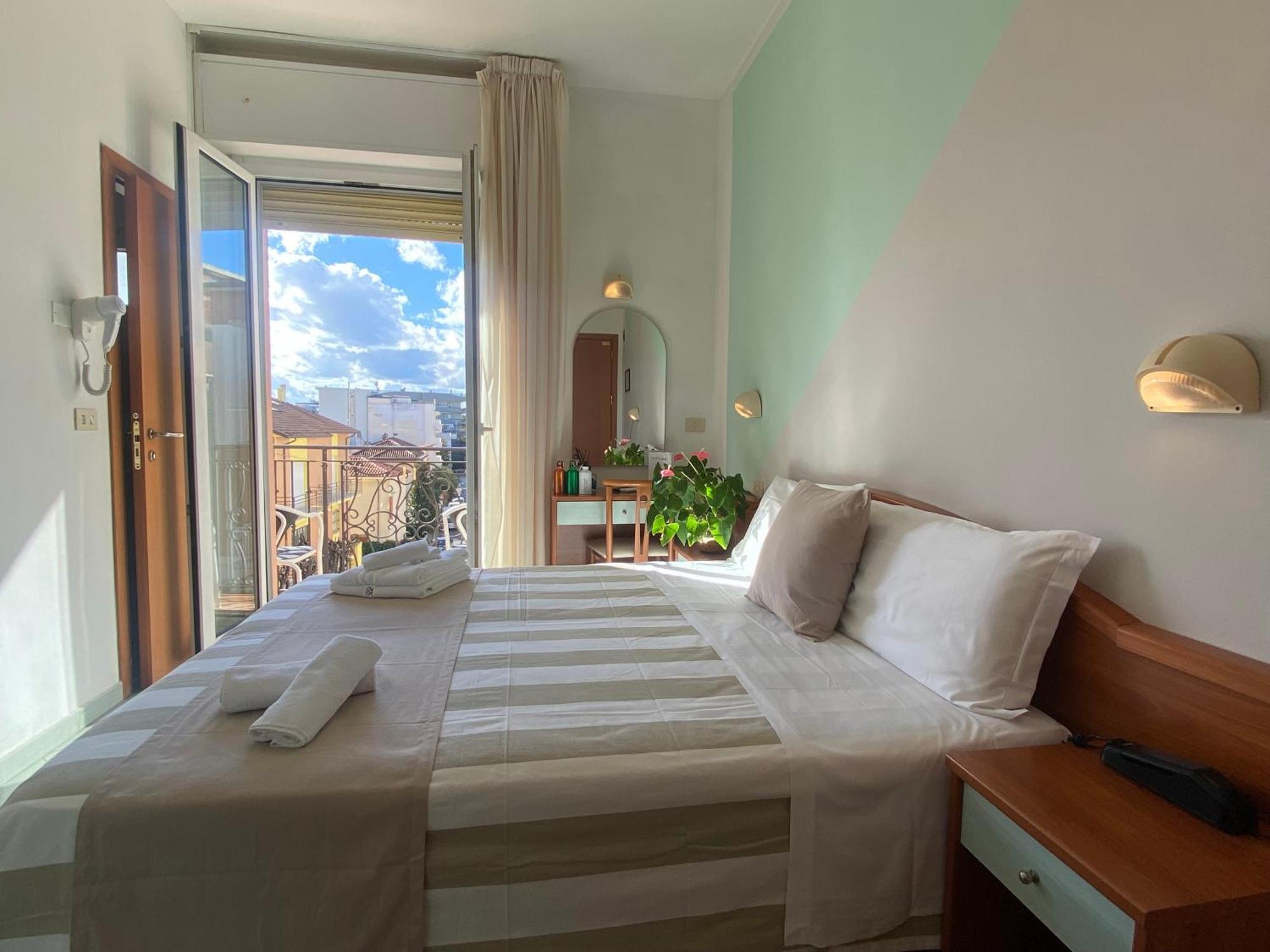 โฮเทล วิลลา กาเตรีนา Hotel ริมินี ภายนอก รูปภาพ