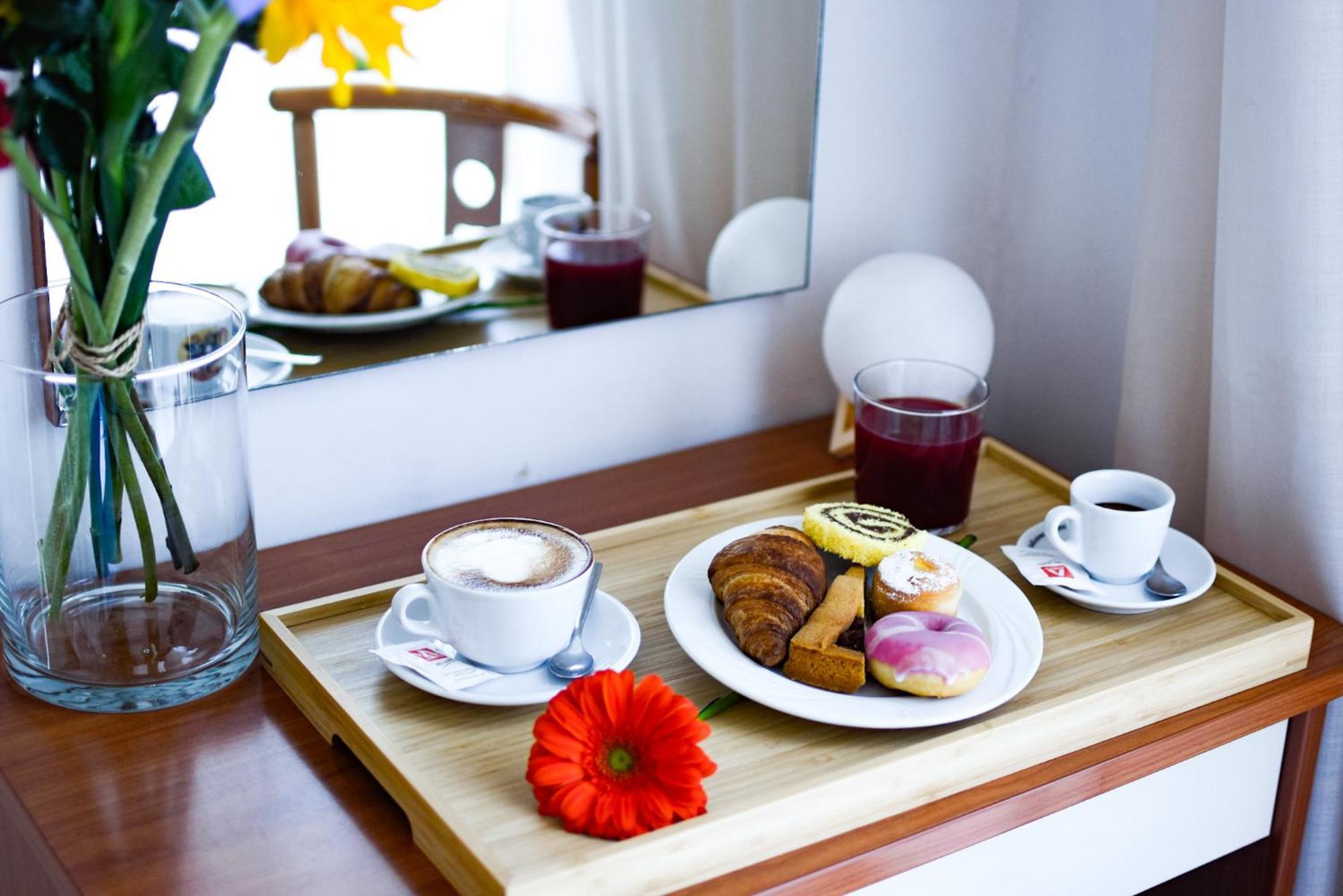 โฮเทล วิลลา กาเตรีนา Hotel ริมินี ภายนอก รูปภาพ